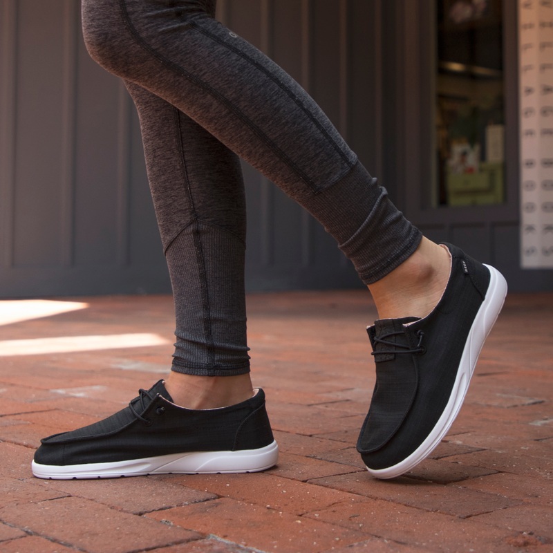 Black Women's Reef Cushion Coast Sneakers | r1ECSvWJoQz